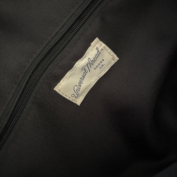 Universal thread studded shoulder bag purse - Picture 8 of 8